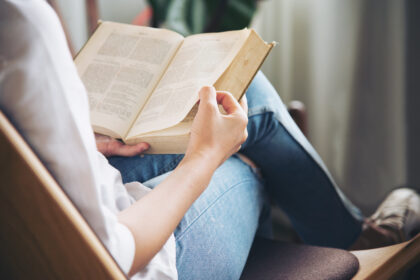 reading book dream meaning